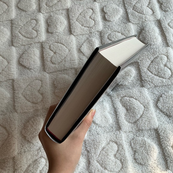 The Familiar by Leigh Bardugo, SIGNED - Picture 4 of 6